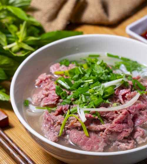 Phở bò tái